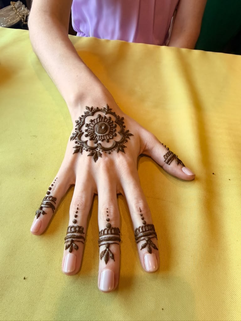 Matching henna designs on both feet